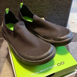 Oofos OOMG EEZEE Women’s Black Slip-Ons